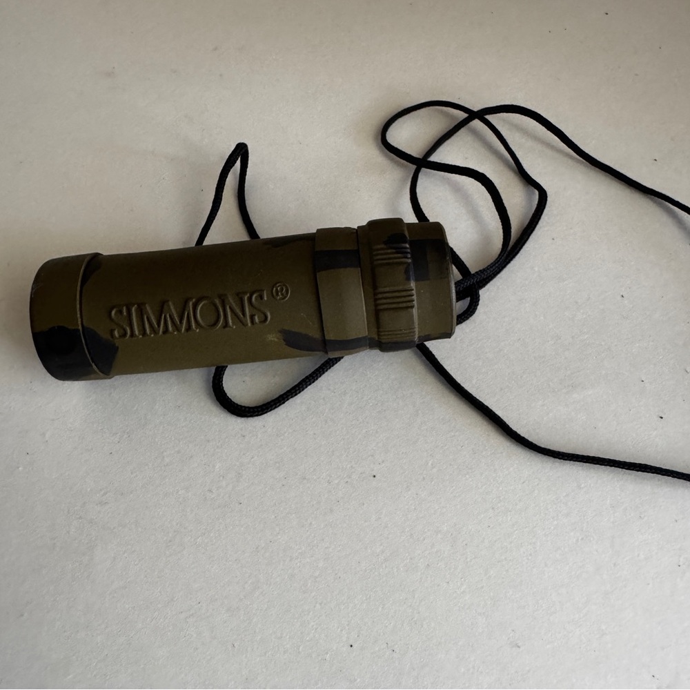 Simmons Monocular Model 89985 Camouflage Camo
Sleek compact design